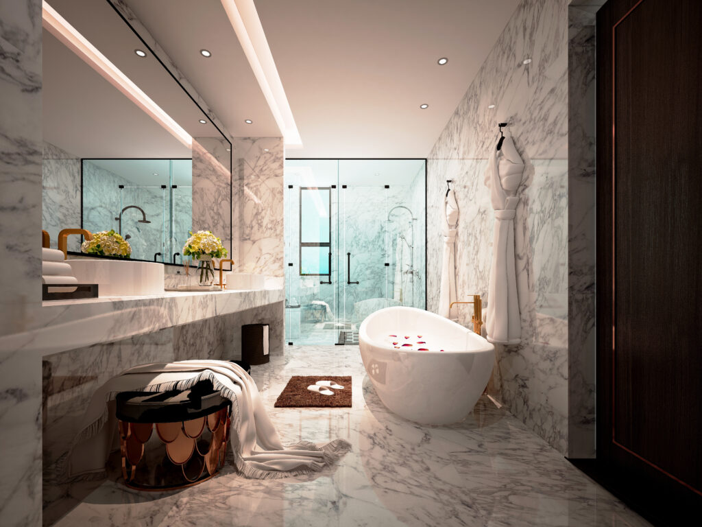 Luxuriöses Badezimmer mit freistehender Badewanne, Marmorwänden und -böden, großer Glasdusche und stilvoller Beleuchtung
