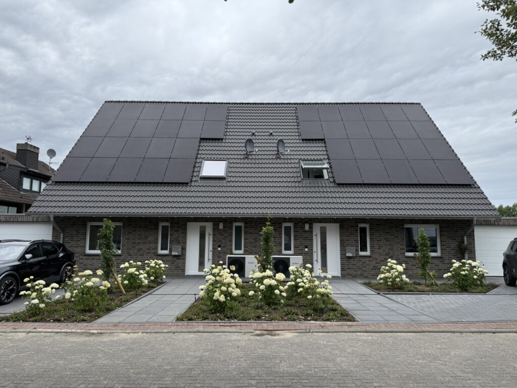 Neubau Doppelhaushälfte von Don Aqua